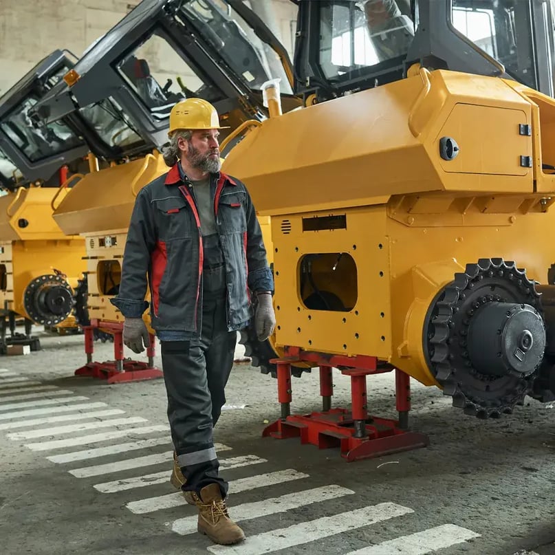 manufacturing_man_helmet_indoor_truck_chassis--ratio01x01--width960px