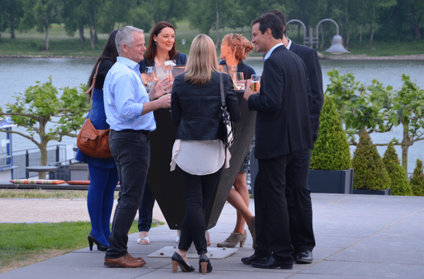 Drinks_at_the_Rhein_2015.png